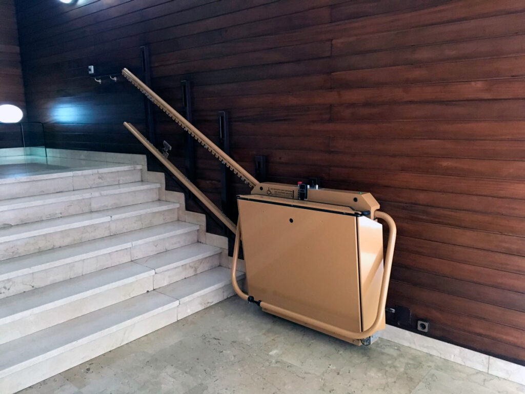 plataforma salvaescaleras comunidad de vecinos