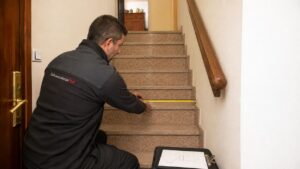 Medidas silla salvaescaleras